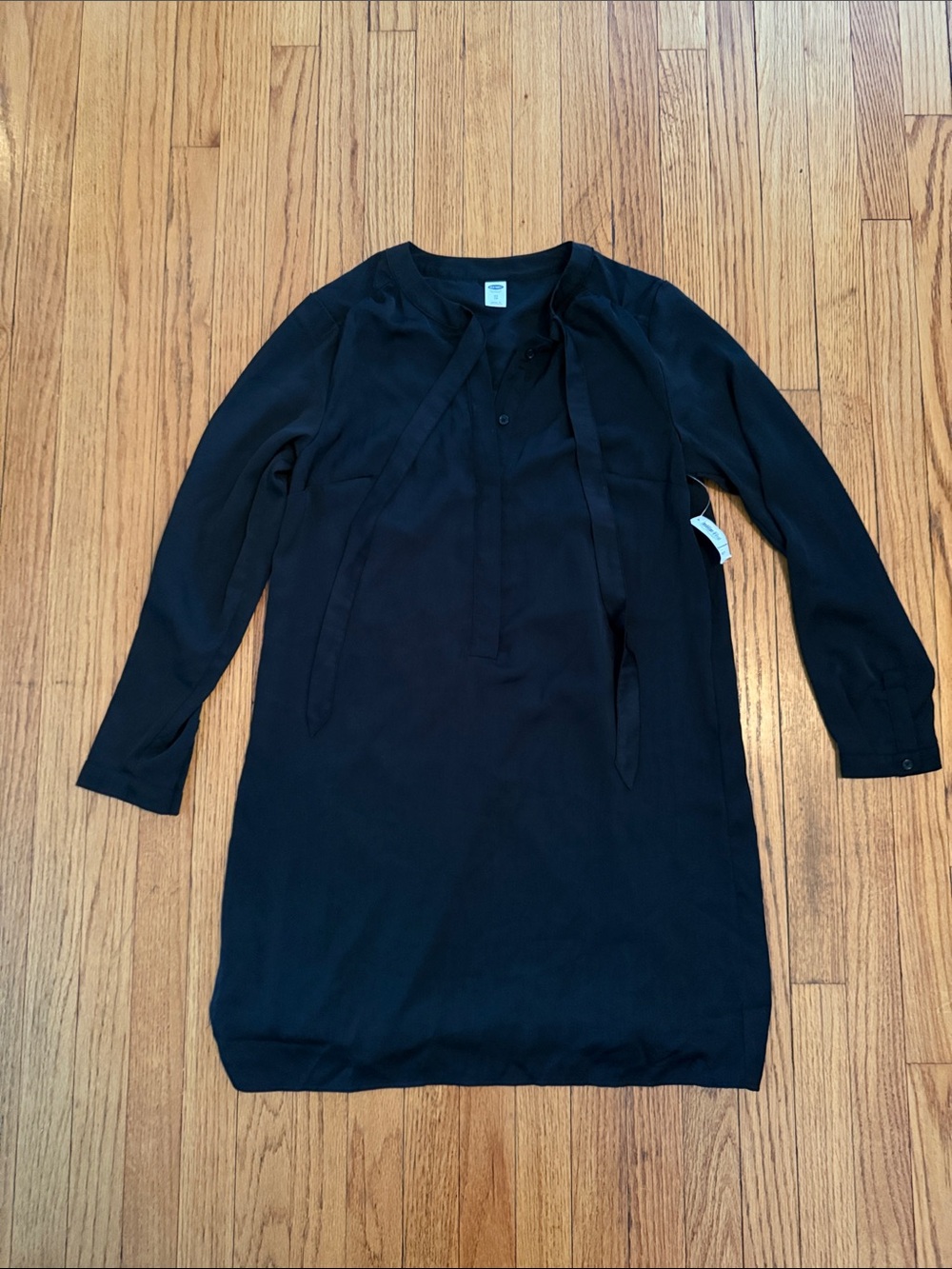 Old Navy Black Long-Sleeve Tie-Neck Shift Dress